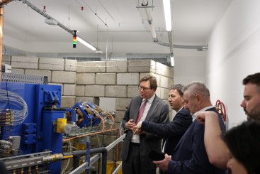 Umweltminister von Breitenbuch übergibt Fördermittelbescheid an die ABX advanced biochemical compounds GmbH