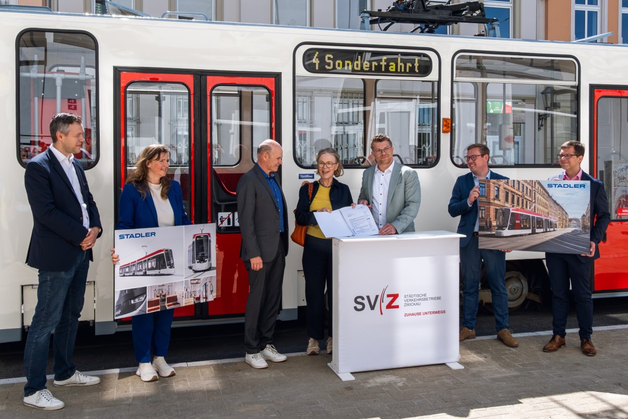 Übergabe des Fördermittelbescheids zum Kauf von Straßenbahnen in Zwickau