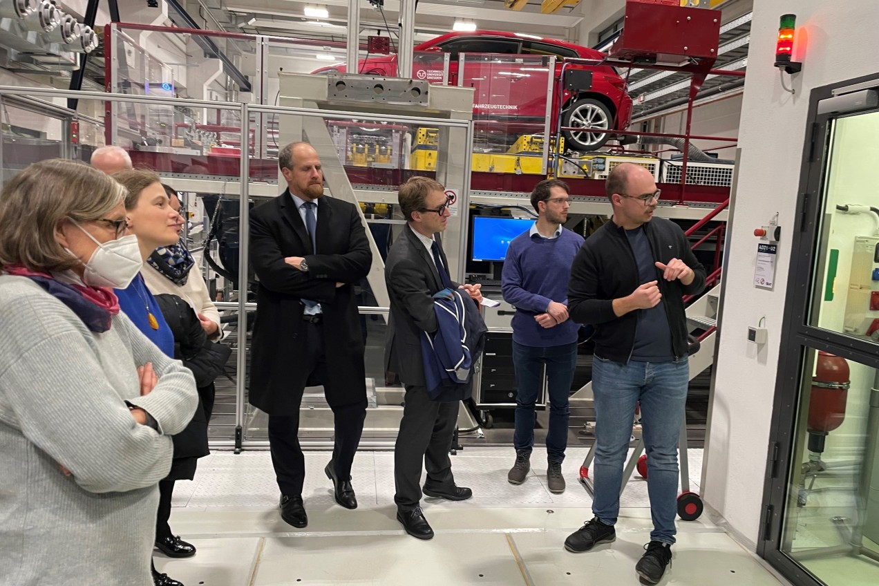 EU Kommission besucht Fahrzeugtechnisches Versuchszentrum (FVZ) an der TU Dresden